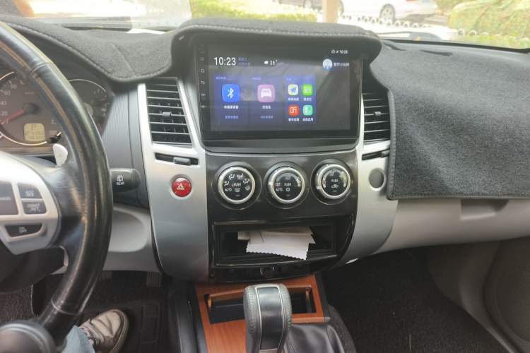 Used Mitsubishi Pajero Sport 2011 3.0L Luxury Navigation Edition Audio And AC Panel