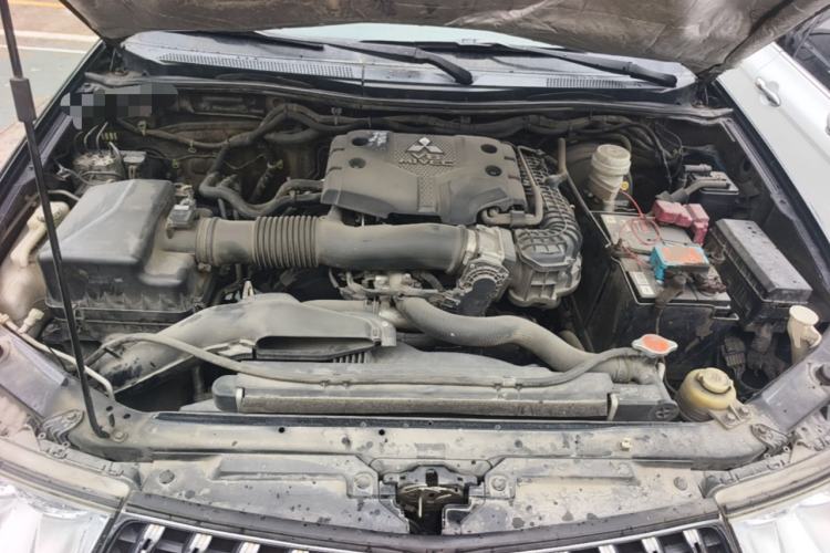 Used Mitsubishi Pajero Sport 2011 3.0L Sport Navigation Edition Engine Bay