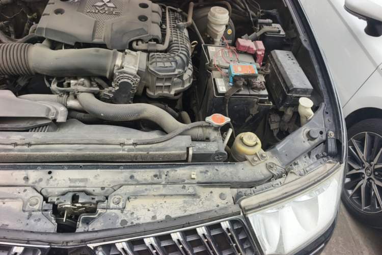 Used Mitsubishi Pajero Sport 2011 3.0L Sport Navigation Edition Engine Bay Left