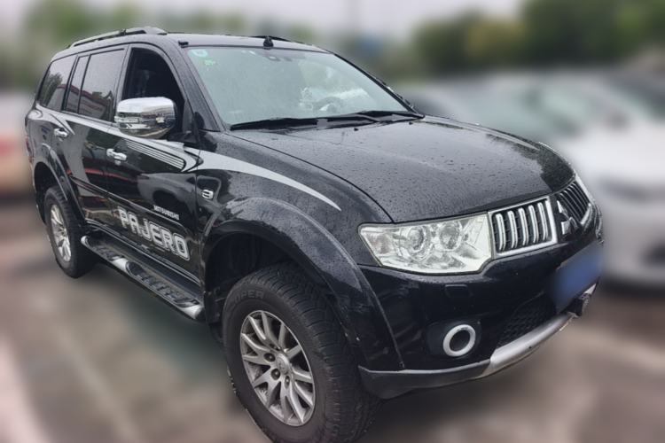 Used Mitsubishi Pajero Sport 2011 3.0L Sport Navigation Edition Front Right 45 Deg
