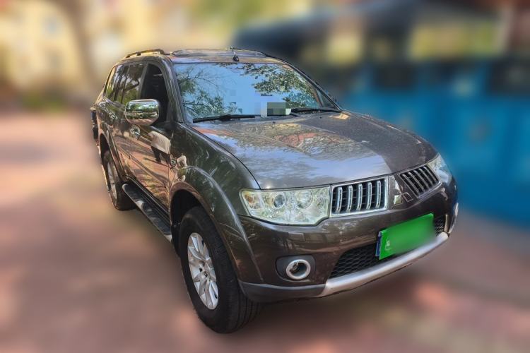 Used Mitsubishi Pajero Sport 2011 3.0L Luxury Navigation Edition Front Right 45 Deg