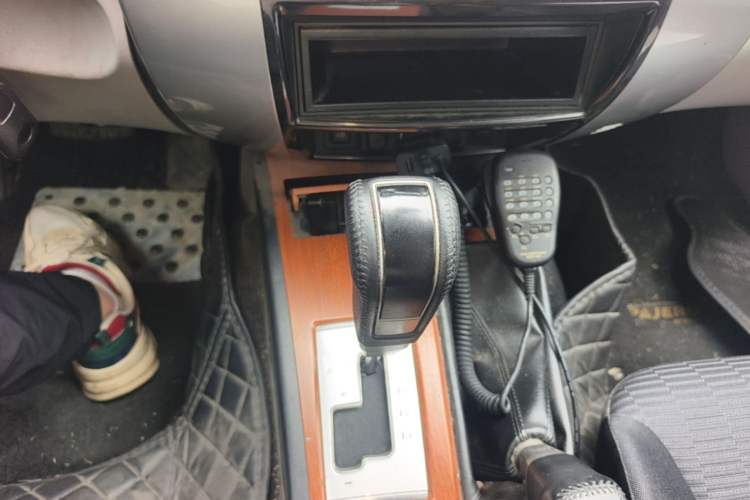 Used Mitsubishi Pajero Sport 2011 3.0L Sport Navigation Edition Gear Lever