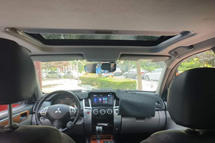 Used Mitsubishi Pajero Sport 2011 3.0L Luxury Navigation Edition Headliner