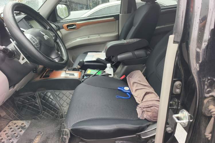 Used Mitsubishi Pajero Sport 2011 3.0L Sport Navigation Edition Left Front Seat