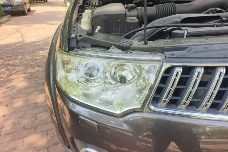 Used Mitsubishi Pajero Sport 2011 3.0L Luxury Navigation Edition Right Front Headlight