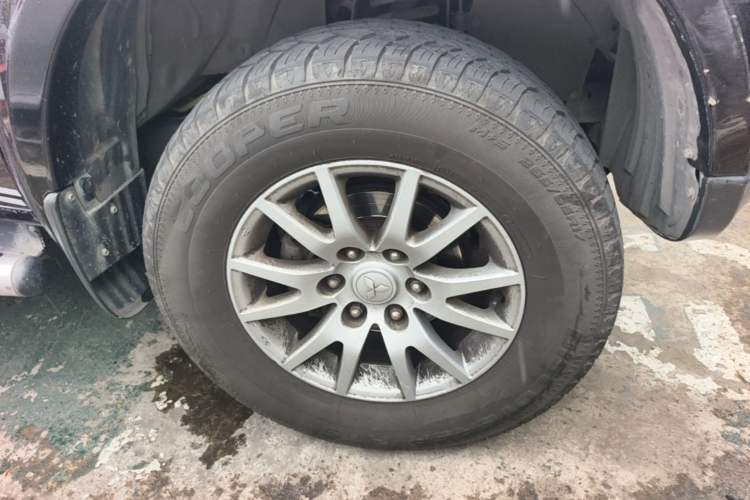 Used Mitsubishi Pajero Sport 2011 3.0L Sport Navigation Edition Right Front Wheel Hub