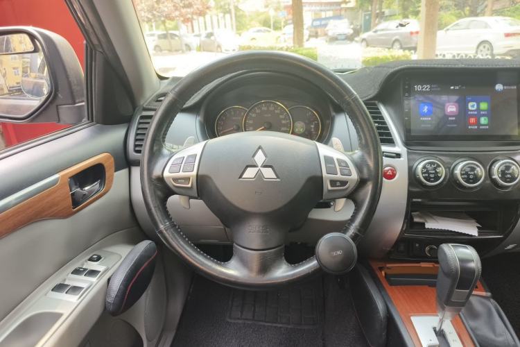 Used Mitsubishi Pajero Sport 2011 3.0L Luxury Navigation Edition Steering Wheel