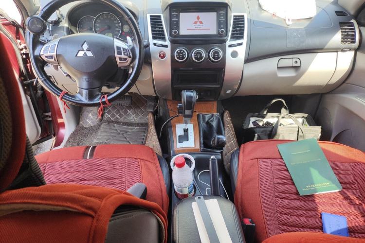 Used Mitsubishi Pajero Sport 2011 3.0L Luxury Navigation Edition Center Console