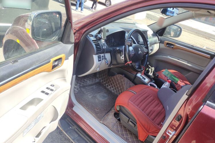 Used Mitsubishi Pajero Sport 2011 3.0L Luxury Navigation Edition Driver Seat