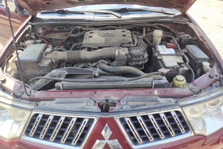 Used Mitsubishi Pajero Sport 2011 3.0L Luxury Navigation Edition Engine Bay