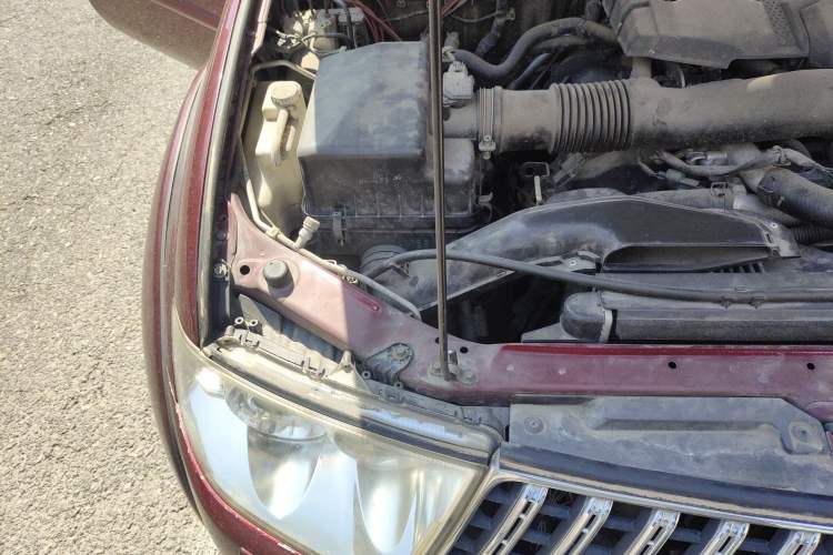 Used Mitsubishi Pajero Sport 2011 3.0L Luxury Navigation Edition Engine Bay Right
