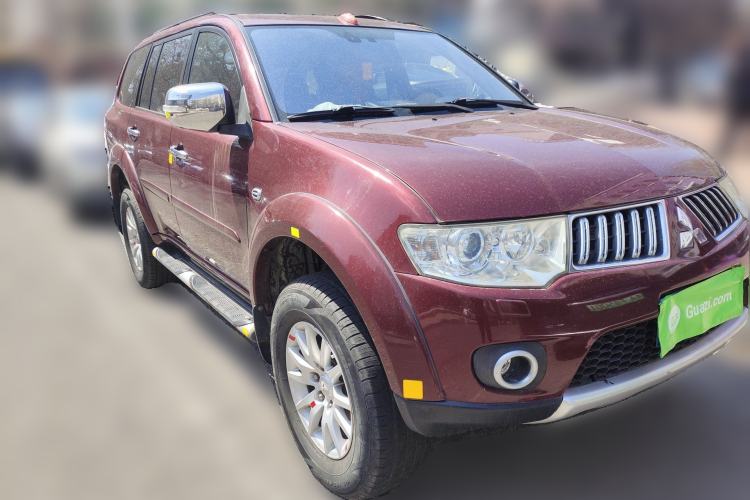 Used Mitsubishi Pajero Sport 2011 3.0L Luxury Navigation Edition Front Right 45 Deg