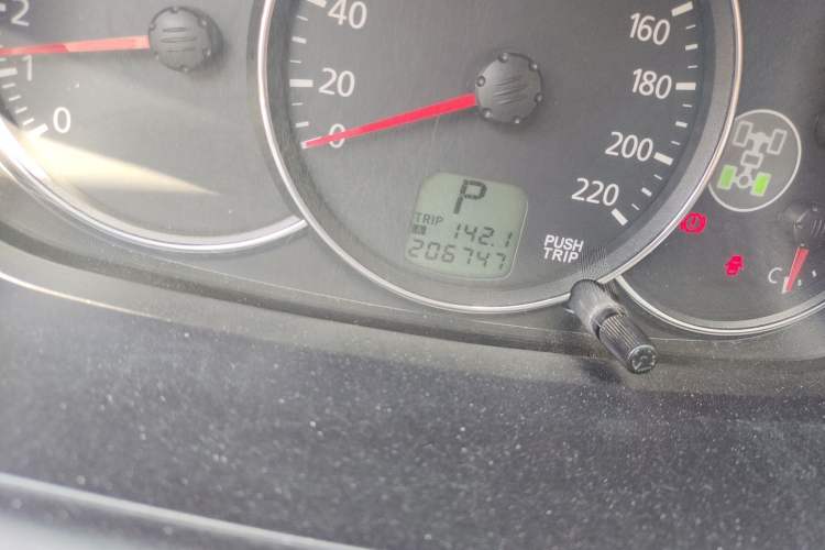 Used Mitsubishi Pajero Sport 2011 3.0L Luxury Navigation Edition Odometer Close Up