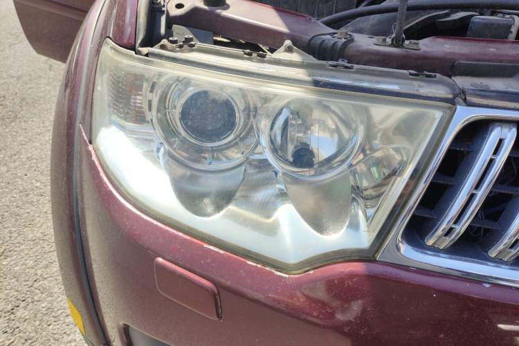 Used Mitsubishi Pajero Sport 2011 3.0L Luxury Navigation Edition Right Front Headlight