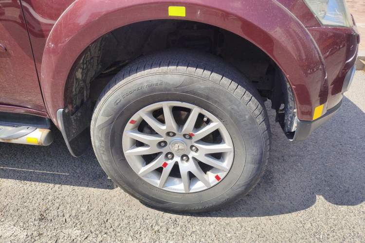 Used Mitsubishi Pajero Sport 2011 3.0L Luxury Navigation Edition Right Front Wheel Hub