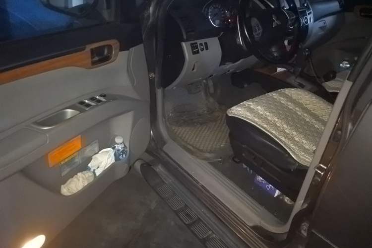 Used Mitsubishi Pajero Sport 2011 3.0L Luxury Navigation Edition Driver Seat