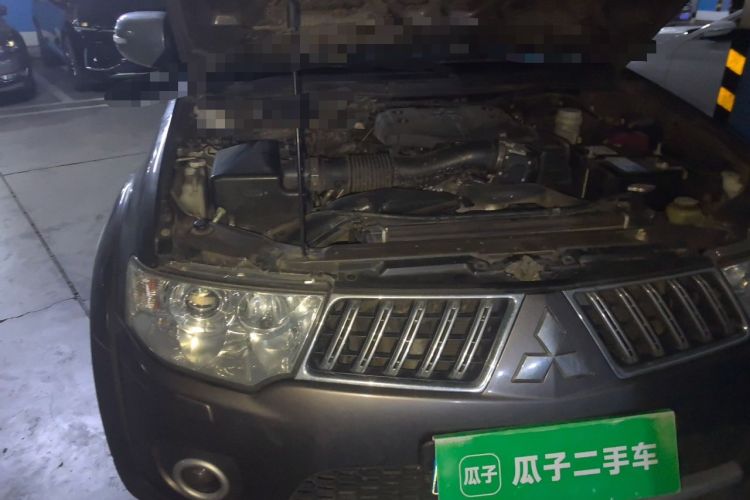 Used Mitsubishi Pajero Sport 2011 3.0L Luxury Navigation Edition Engine Bay Right
