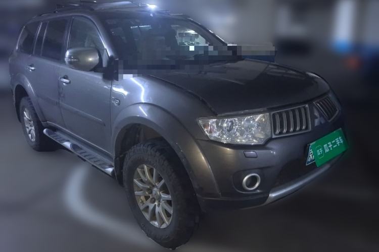 Used Mitsubishi Pajero Sport 2011 3.0L Luxury Navigation Edition Front Right 45 Deg