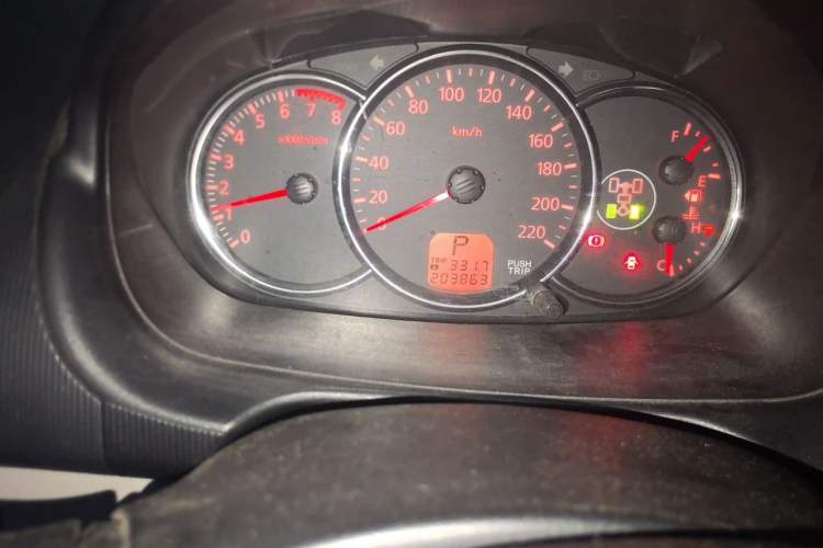 Used Mitsubishi Pajero Sport 2011 3.0L Luxury Navigation Edition Odometer Close Up