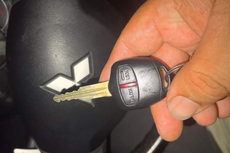 Used Mitsubishi Pajero Sport 2011 3.0L Luxury Navigation Edition Vehicle Key