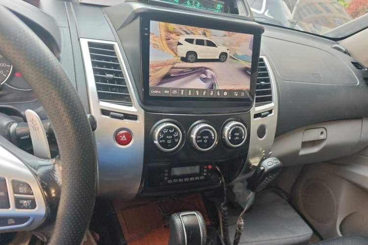Used Mitsubishi Pajero Sport 2011 3.0L Sport Navigation Edition Audio And AC Panel