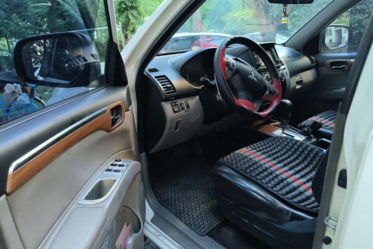 Used Mitsubishi Pajero Sport 2011 3.0L Luxury Navigation Edition Driver Seat