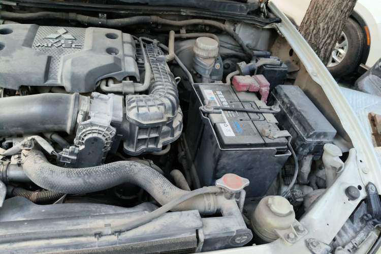 Used Mitsubishi Pajero Sport 2011 3.0L Luxury Navigation Edition Engine Bay Left