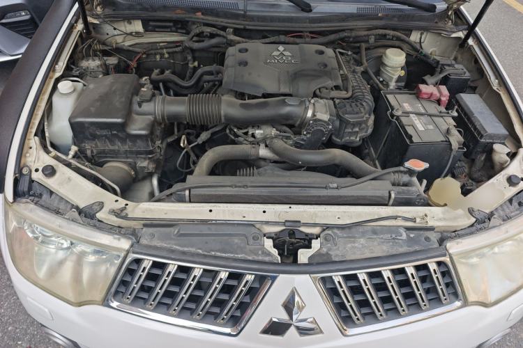 Used Mitsubishi Pajero Sport 2011 3.0L Sport Navigation Edition Engine Bay
