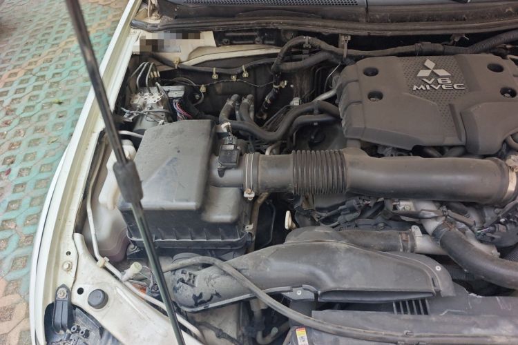 Used Mitsubishi Pajero Sport 2011 3.0L Luxury Navigation Edition Engine Bay Right