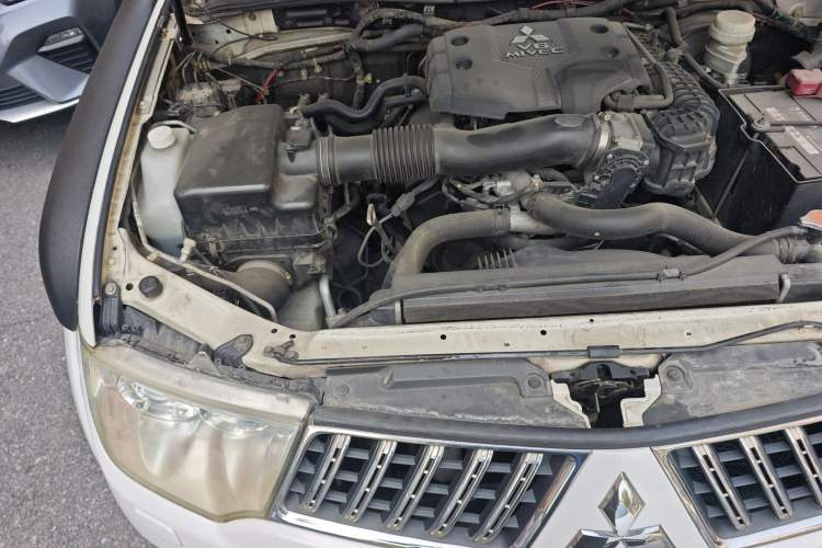 Used Mitsubishi Pajero Sport 2011 3.0L Sport Navigation Edition Engine Bay Right