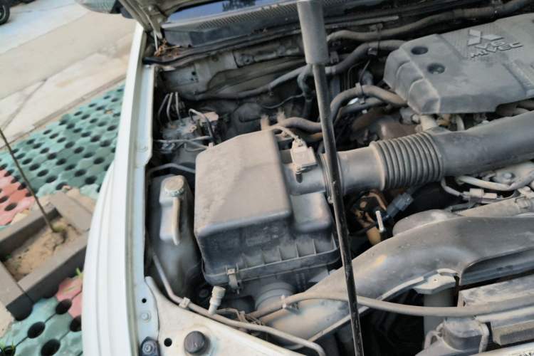 Used Mitsubishi Pajero Sport 2011 3.0L Luxury Navigation Edition Engine Bay Right
