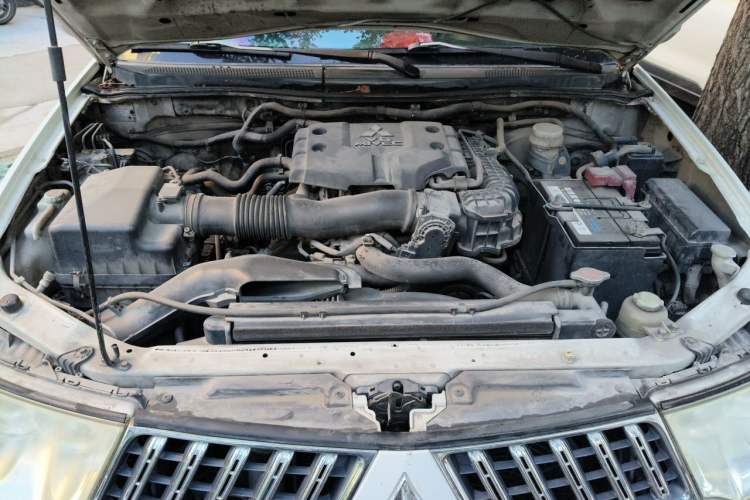 Used Mitsubishi Pajero Sport 2011 3.0L Luxury Navigation Edition Engine Bay