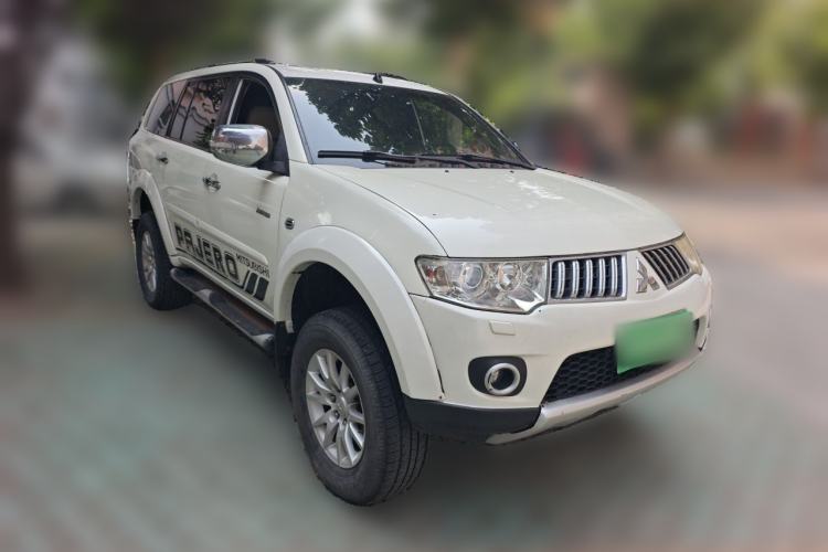 Used Mitsubishi Pajero Sport 2011 3.0L Luxury Navigation Edition Front Right 45 Deg