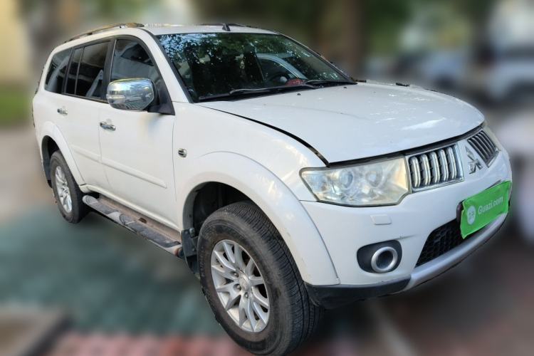 Used Mitsubishi Pajero Sport 2011 3.0L Luxury Navigation Edition Front Right 45 Deg