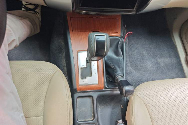 Used Mitsubishi Pajero Sport 2011 3.0L Luxury Navigation Edition Gear Lever