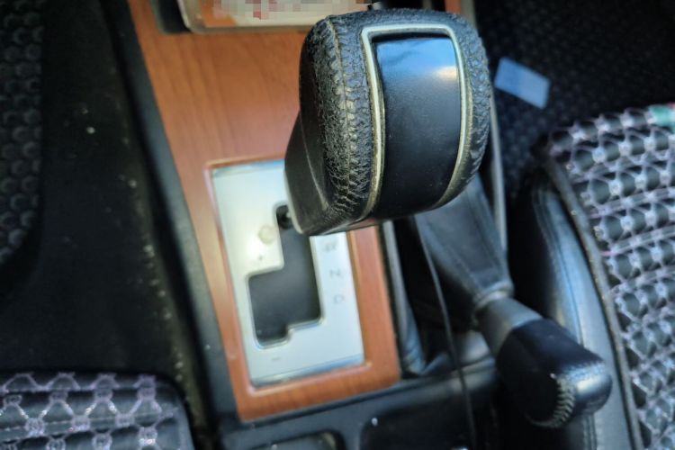 Used Mitsubishi Pajero Sport 2011 3.0L Luxury Navigation Edition Gear Lever