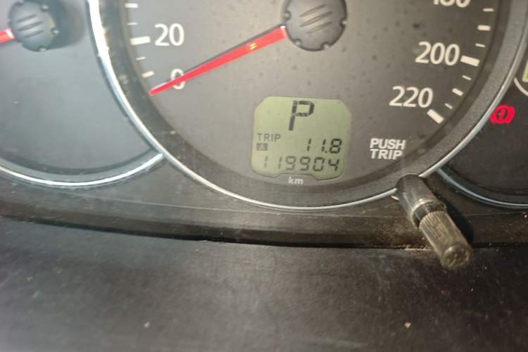 Used Mitsubishi Pajero Sport 2011 3.0L Luxury Navigation Edition Odometer Close Up