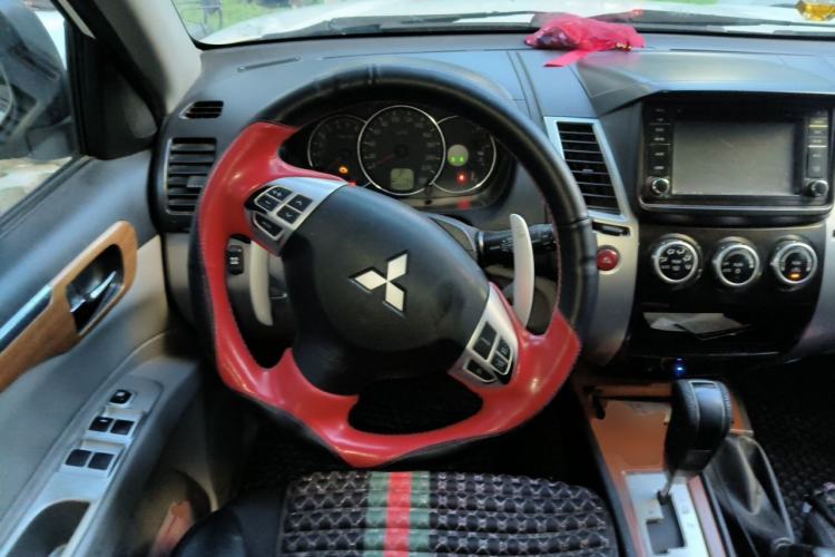 Used Mitsubishi Pajero Sport 2011 3.0L Luxury Navigation Edition Steering Wheel