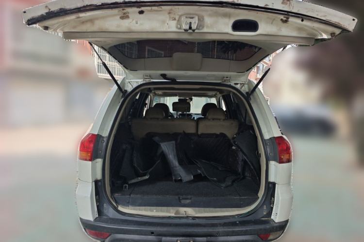 Used Mitsubishi Pajero Sport 2011 3.0L Luxury Navigation Edition Trunk