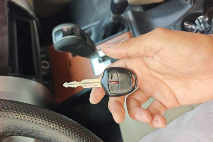 Used Mitsubishi Pajero Sport 2011 3.0L Luxury Navigation Edition Vehicle Key