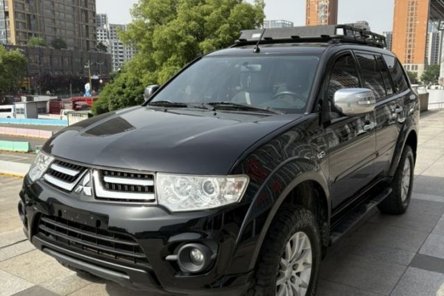 Ojetý Mitsubishi Pajero Sport 2013 3.0L Automatic 4x4 Executive Edition