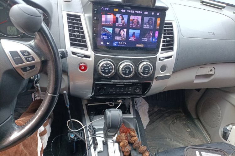 Used Mitsubishi Pajero Sport 2013 3.0L Automatic 4x4 Executive Edition Audio And AC Panel