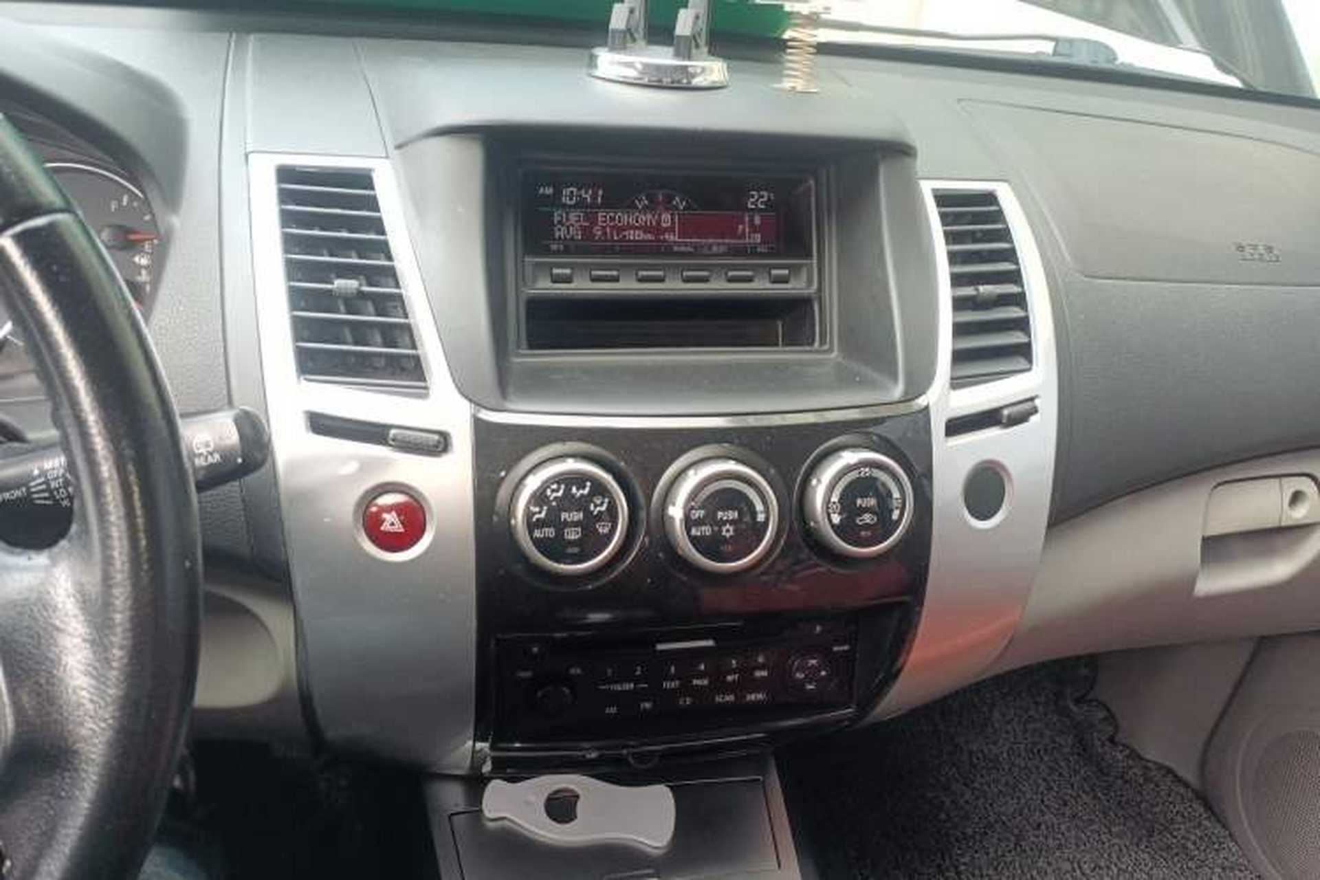 Used Mitsubishi Pajero Sport 2013 2.4L Manual Two-Wheel Drive Comfort Edition Audio And AC Panel
