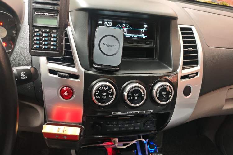 Used Mitsubishi Pajero Sport 2013 3.0L Automatic 4x4 Executive Edition Audio And AC Panel