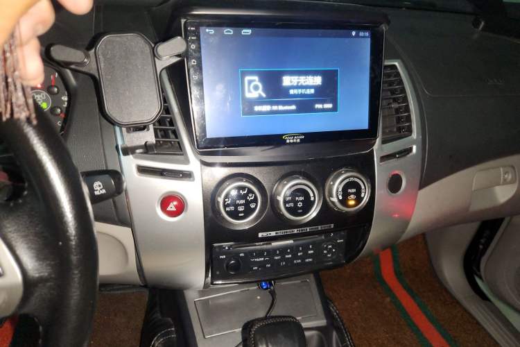 Used Mitsubishi Pajero Sport 2013 3.0L Automatic 4x4 Executive Edition Audio And AC Panel