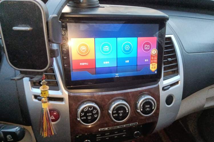 Used Mitsubishi Pajero Sport 2013 3.0L Automatic Two-Wheel Drive Luxury Edition Audio And AC Panel