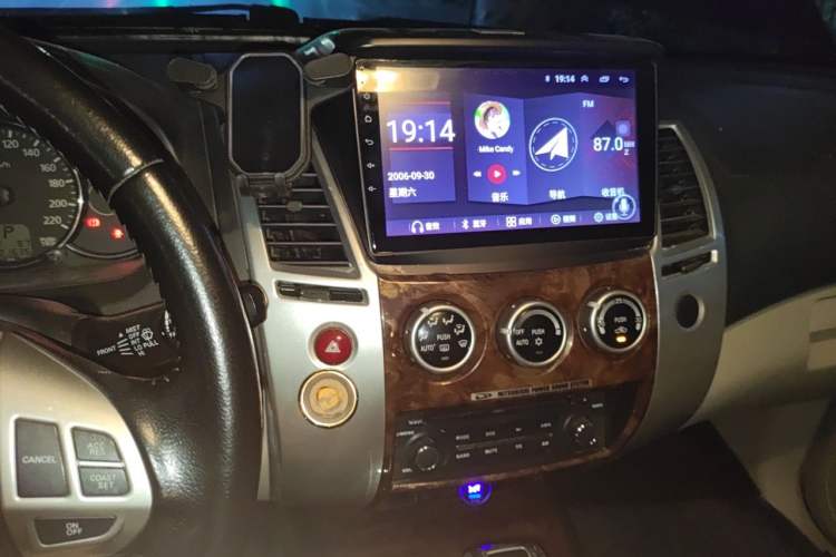 Used Mitsubishi Pajero Sport 2013 3.0L Automatic Two-Wheel Drive Luxury Edition Audio And AC Panel
