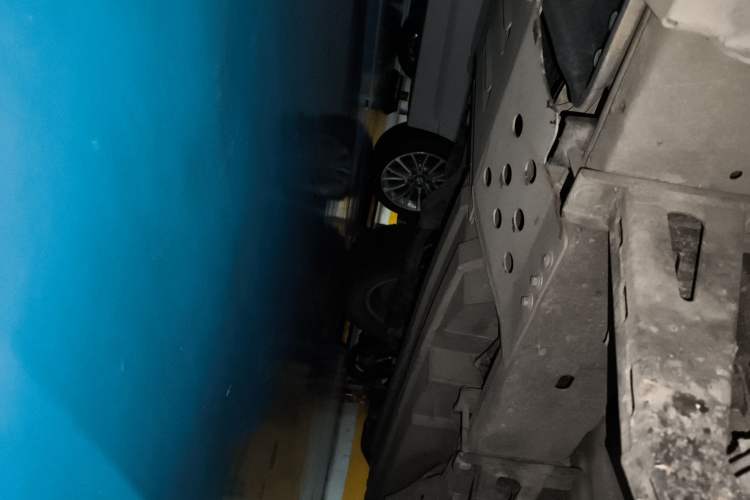 Used Mitsubishi Pajero Sport 2013 3.0L Automatic 4x4 Executive Edition Chassis Front Left