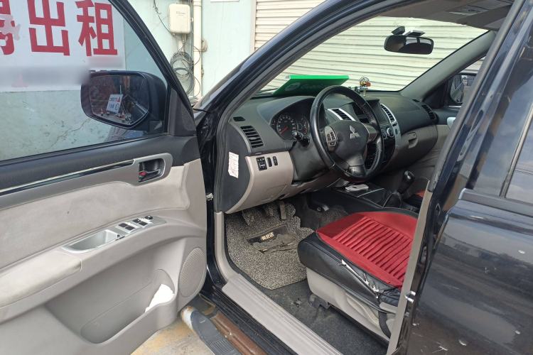 Used Mitsubishi Pajero Sport 2013 2.4L Manual Two-Wheel Drive Comfort Edition Driver Seat