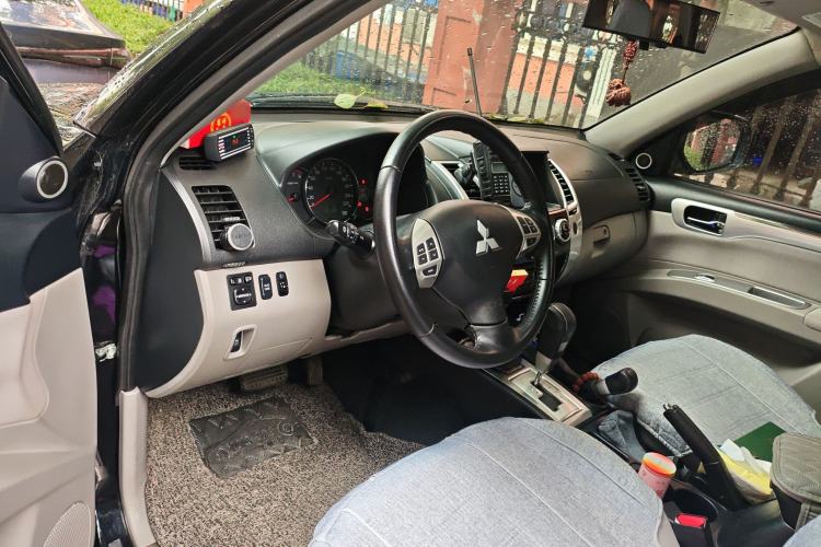 Used Mitsubishi Pajero Sport 2013 3.0L Automatic 4x4 Executive Edition Driver Seat